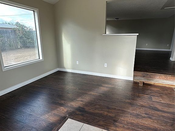 5th image of 2009 W Lakeside Drive