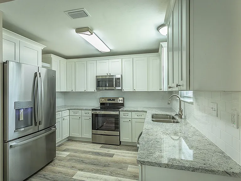 23 Nelson Rd — Photo 2