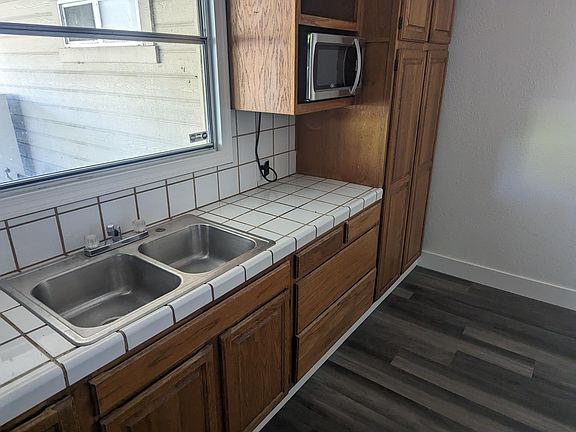 5th image of 1301 W 9th St