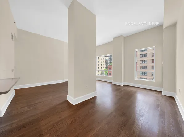 250 East 49th Street 3E image 2 of 15