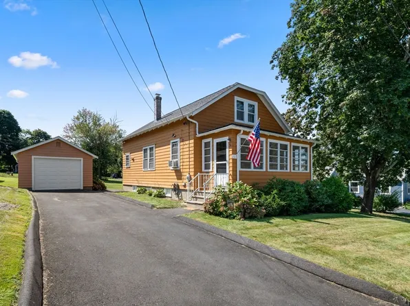 98 Metacomet Ave, Swansea, MA 02777