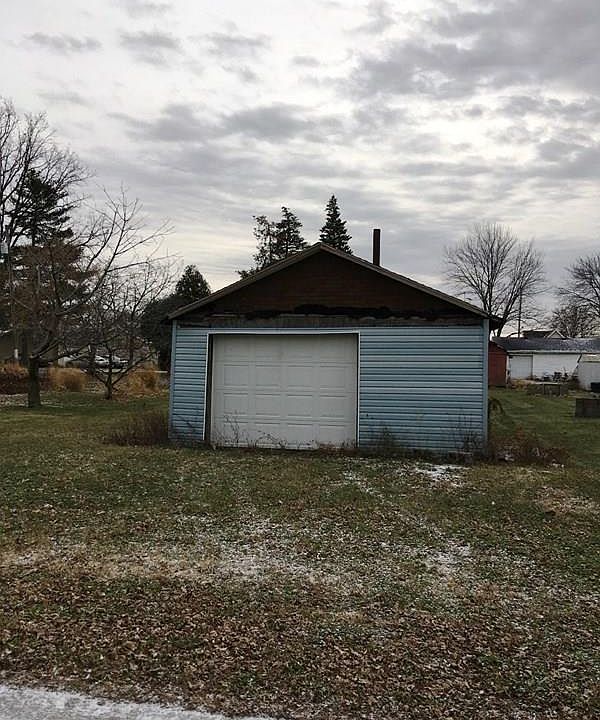 2nd image of 103 Poplar St