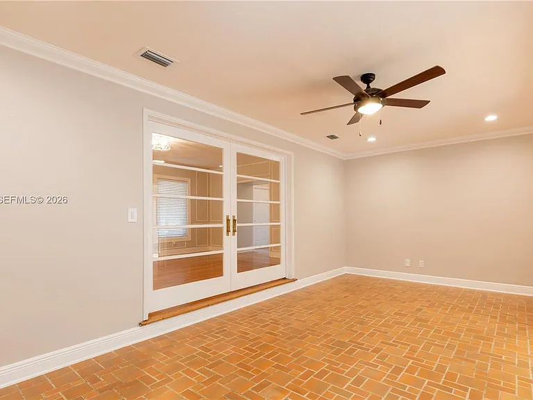 1350 Mendavia Ave — Photo 8