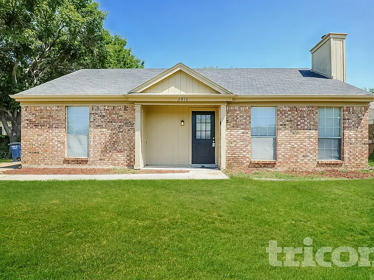 3913 Bigleaf Ln — Photo 2