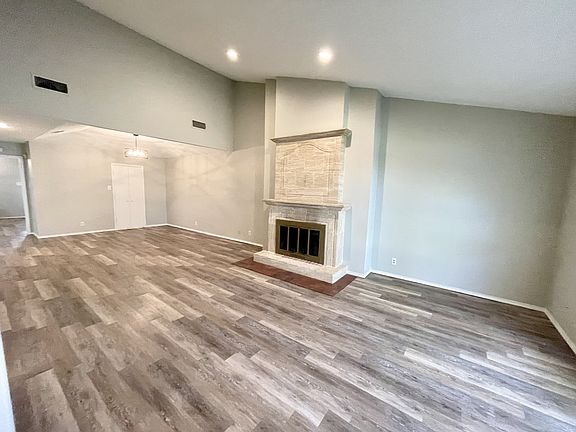 3rd image of 2201 Canterbury Ct