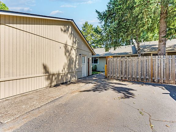 4th image of 3043 SE Blue Bird Dr