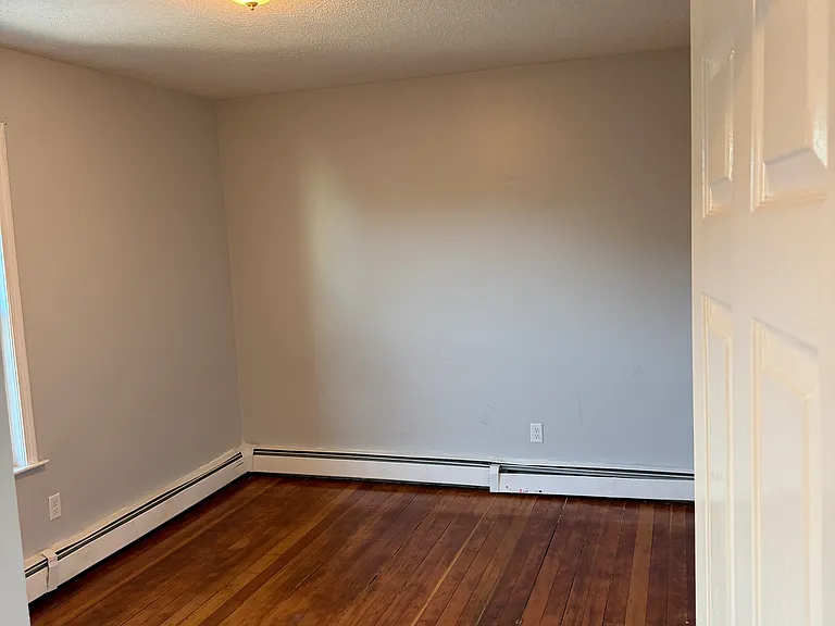 87 Webster St #4 — Photo 9