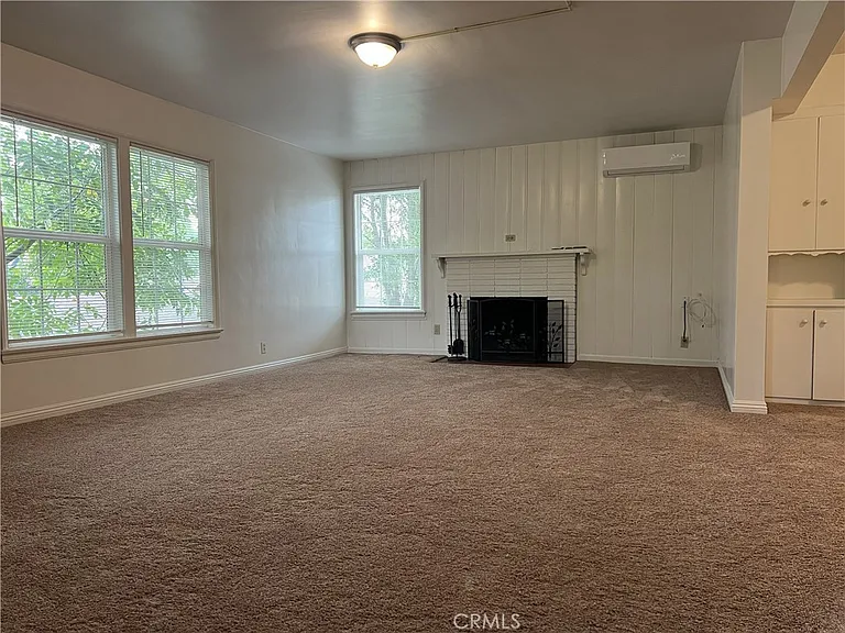 500 N Los Robles Ave #6 — Photo 2