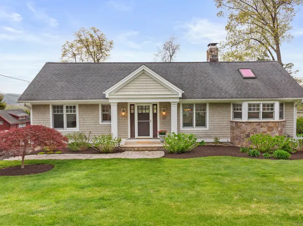 34 Skyline Drive, Brookfield, CT 06804