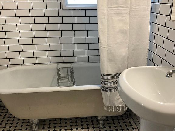 5th image of 1319 Willow St #1