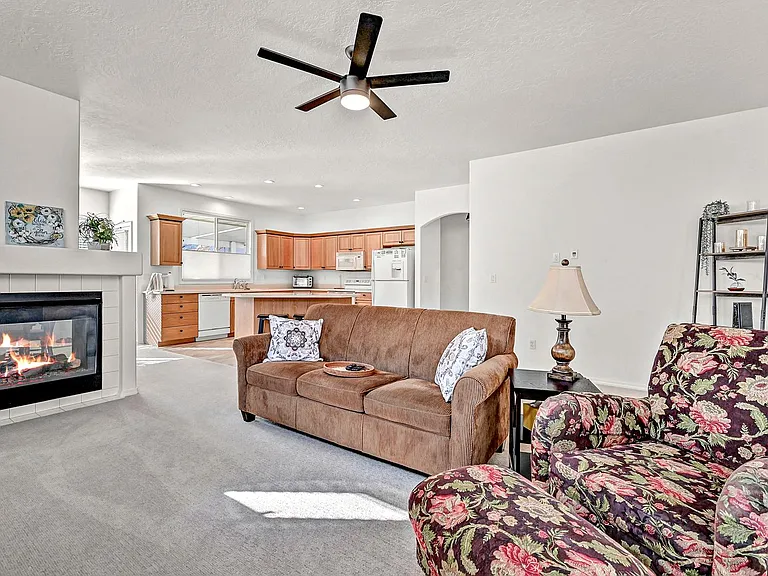 9745 W Sleepy Hollow Ln — Photo 4