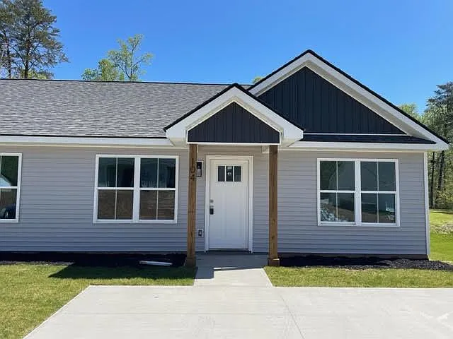 104 Lakeside Dr — Photo 1