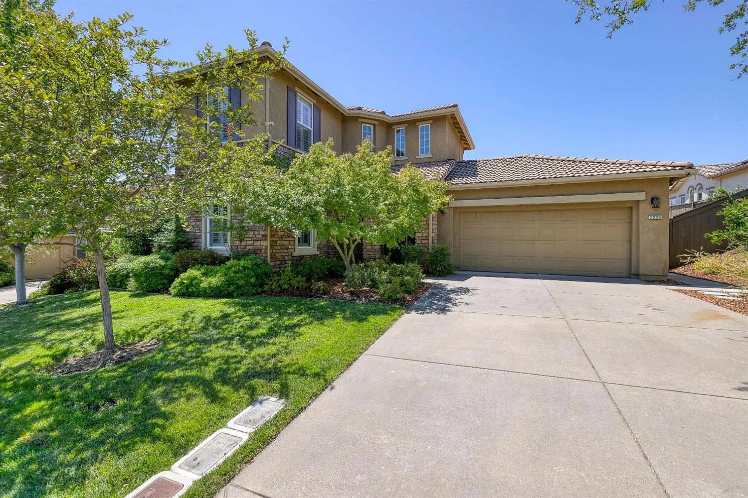 4 bed, 3177 sqft, $5,200 — Photo 2
