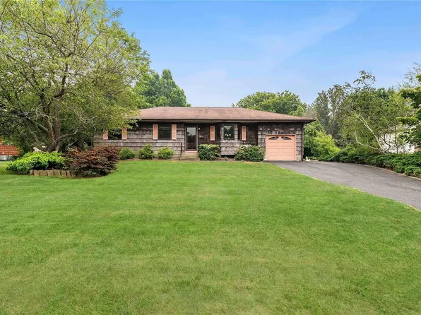 99 Donna Drive, Calverton, NY 11933