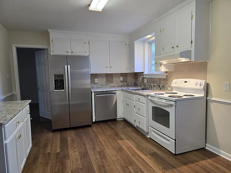Eat-In Kitchen - Breakfast Nook