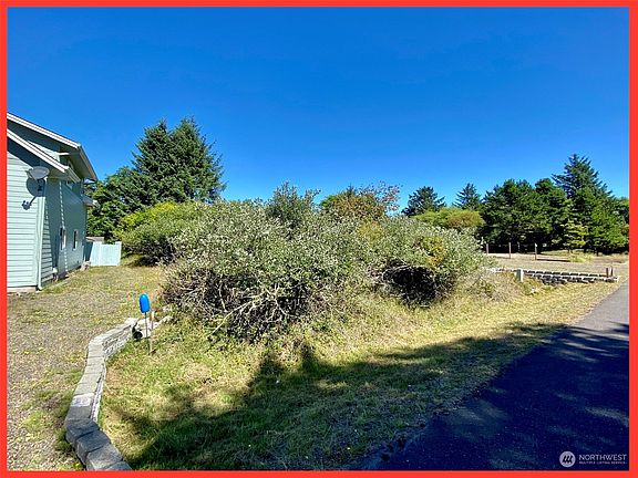 3rd image of 653 Skamokawa Court SE