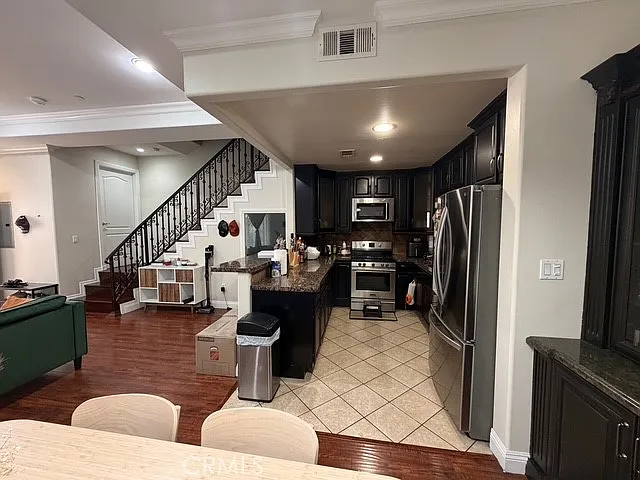 631 E Magnolia #103 — Photo 9