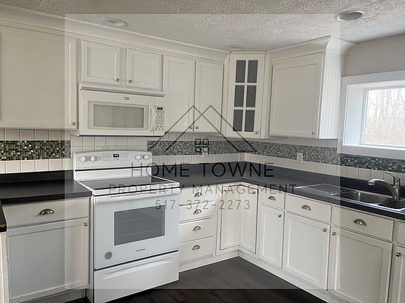 3rd image of 834 N Mason St