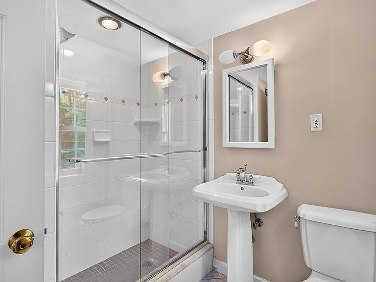 131 Montvale Rd — Photo 29