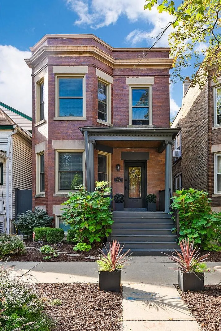 1943 W Addison St — Photo 1