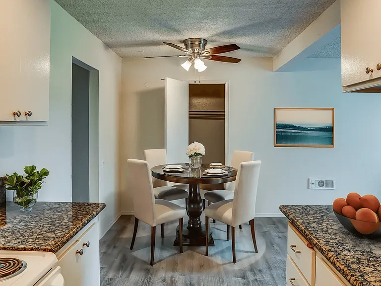 Sandpiper Apartments — Photo 14