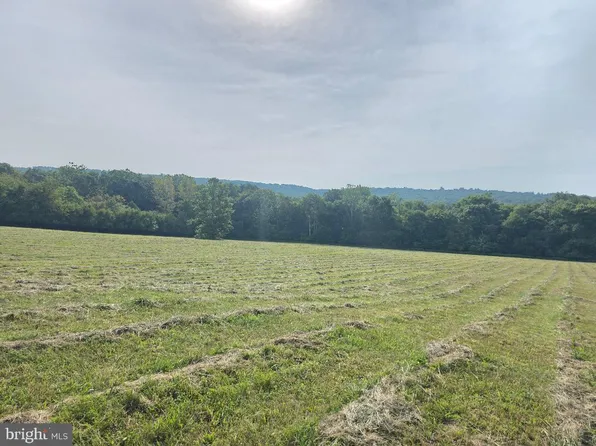 4 Birchwood Ln, Waynesboro, PA 17268