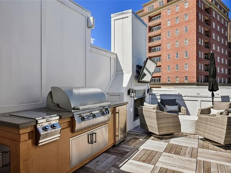 3667 Peachtree Rd NE #1 — Photo 4