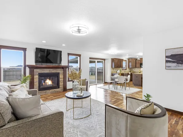 408 28th St SE, Altoona, IA 50009