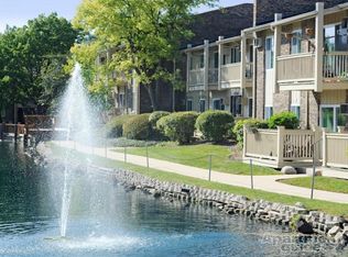7977 Woodridge Dr #106, Woodridge, IL 60517