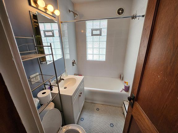 2nd image of 2763 S Quincy Ave