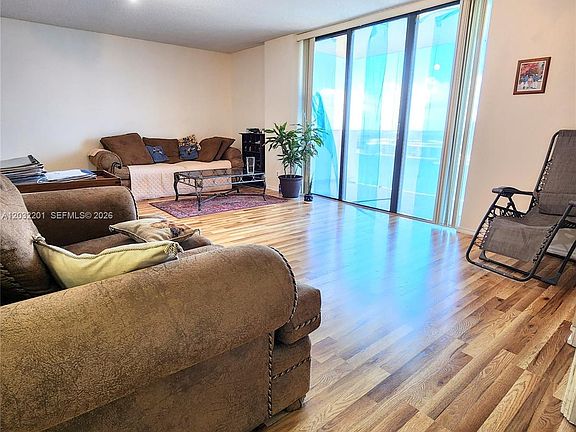 4th image of 18181 NE 31st Ct APT 1710