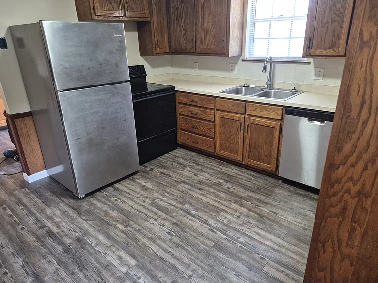 2712 Wesley St — Photo 4