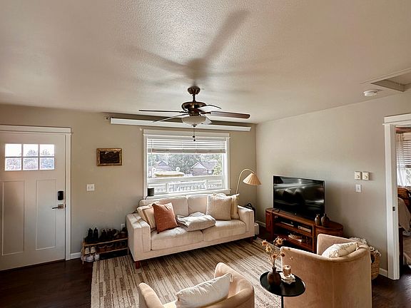 what it looks like furnished- the unit is unfurnished.
