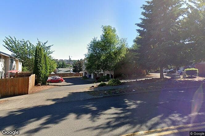 1st image of 2214 Maplewood Dr S