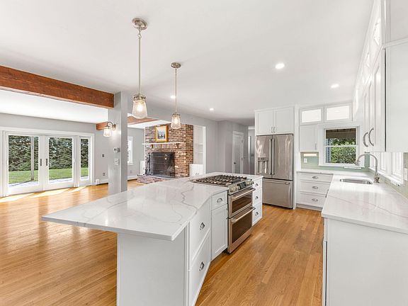 5th image of 40 Smith Farm Road