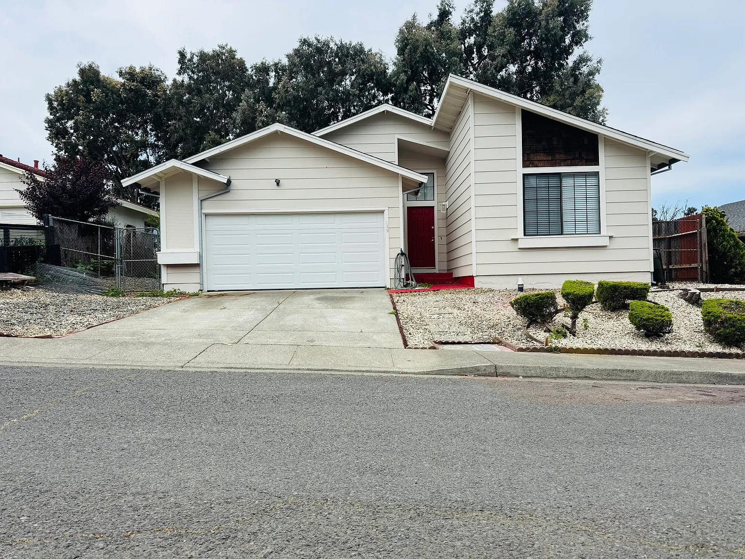 4 bed, 1600 sqft, $3,300 — Photo 1