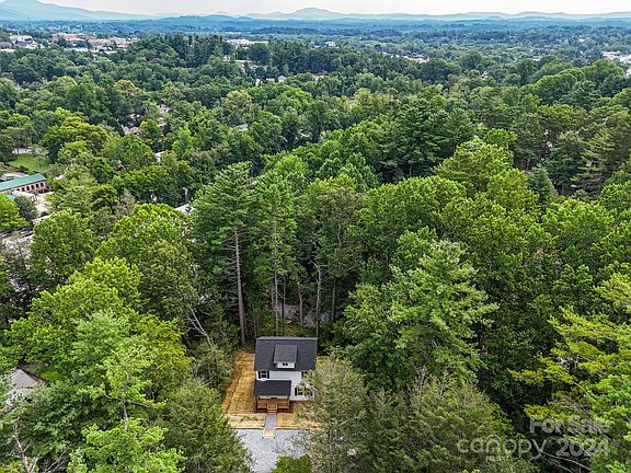 3rd image of 750 Greenbriar Oval Way