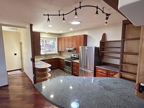 View of kitchen, zoomed out.
