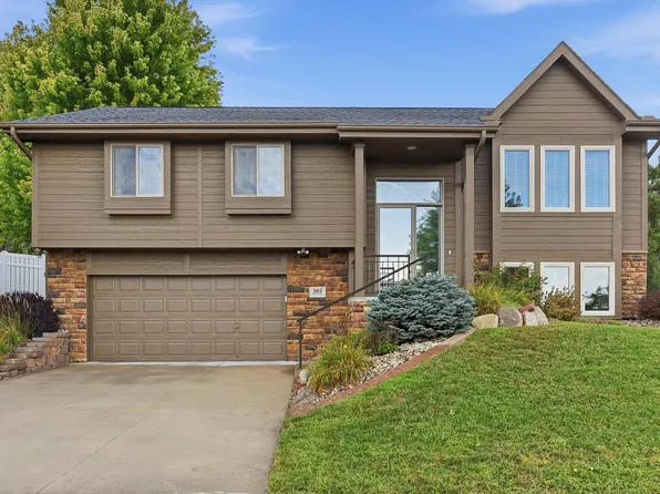 302 Carly Cir, Council Bluffs, IA 51503