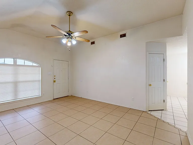 4607 Wade Dr #B — Photo 3