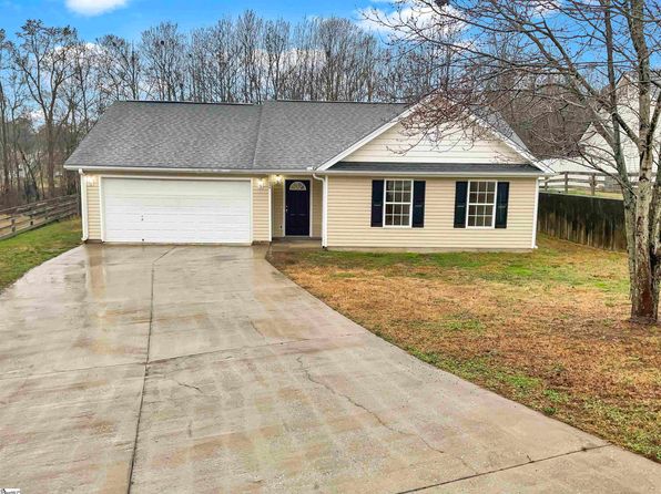266 Chateau St, Boiling Springs, SC 29316