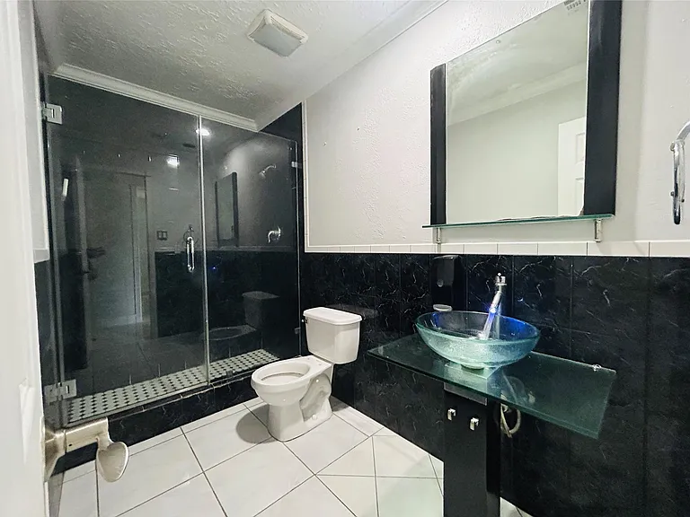 15719 Red Springs Dr — Photo 10
