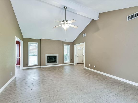 4th image of 3913 W Court St