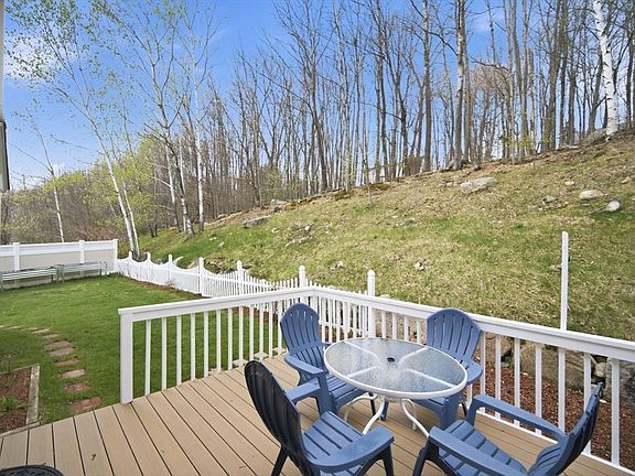 5th image of 74 Bracken Dr