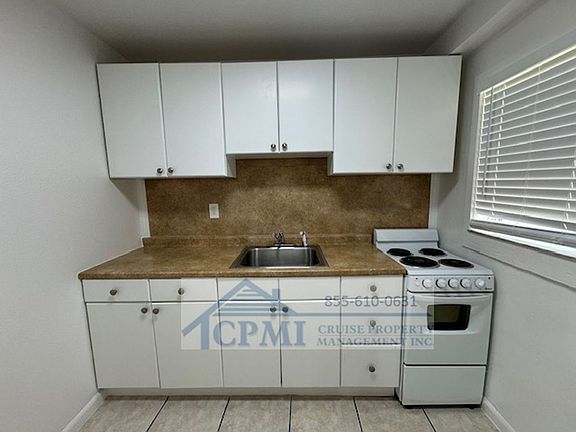 3rd image of 1822 Dixianna St APT 8