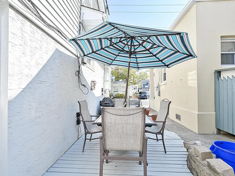 100 N Argyle Ave — Photo 31