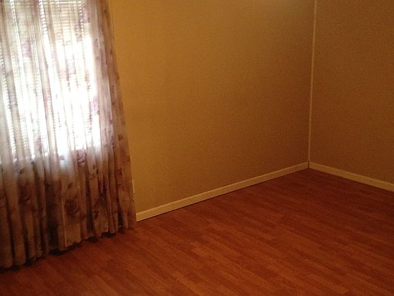 4th image of 1104 W Crocker St