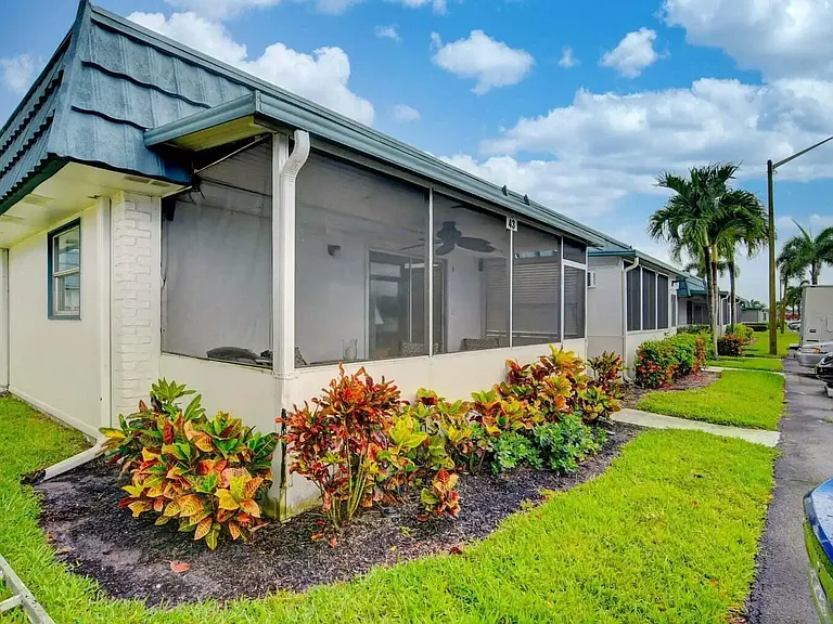 43 Waterford Cir #B — Photo 36