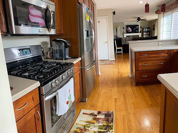5th image of 938 Royal Glen Ln