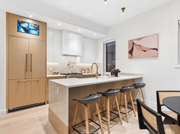 2541 E 2nd Ave #2, Vancouver, BC V5M 1C7
